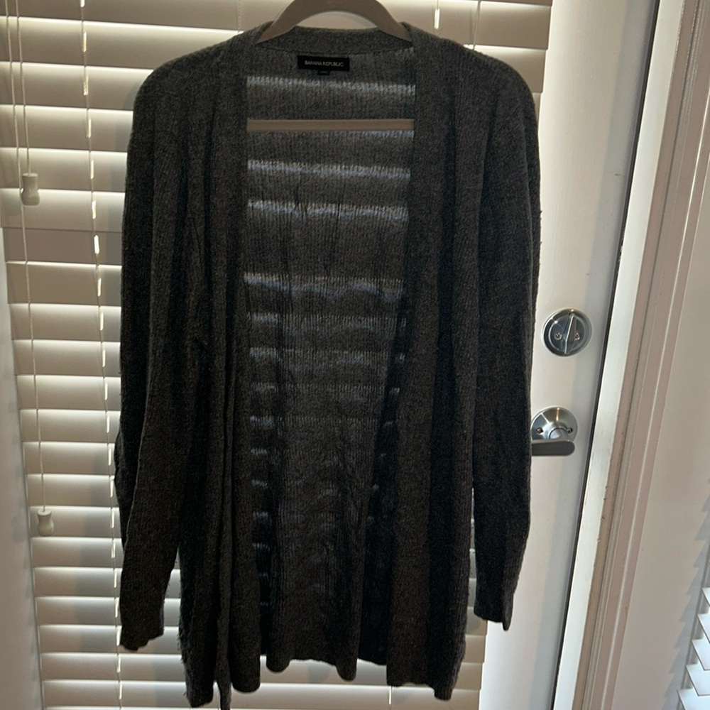 Grey Banana Republic cardigan size L.